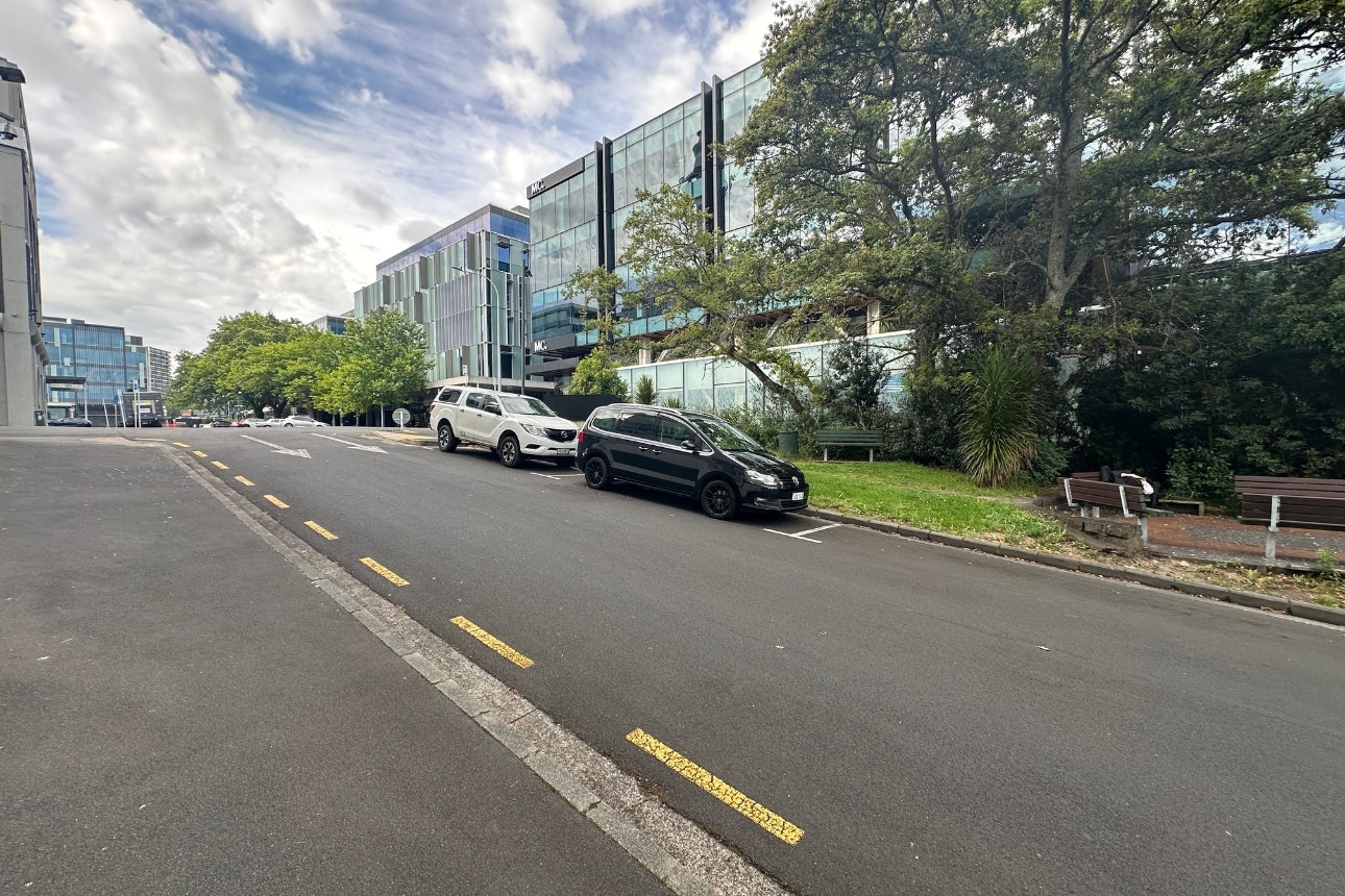 2 cars parked on a street.