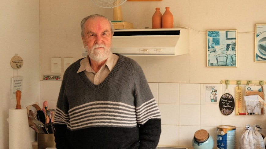 Shopping with people width