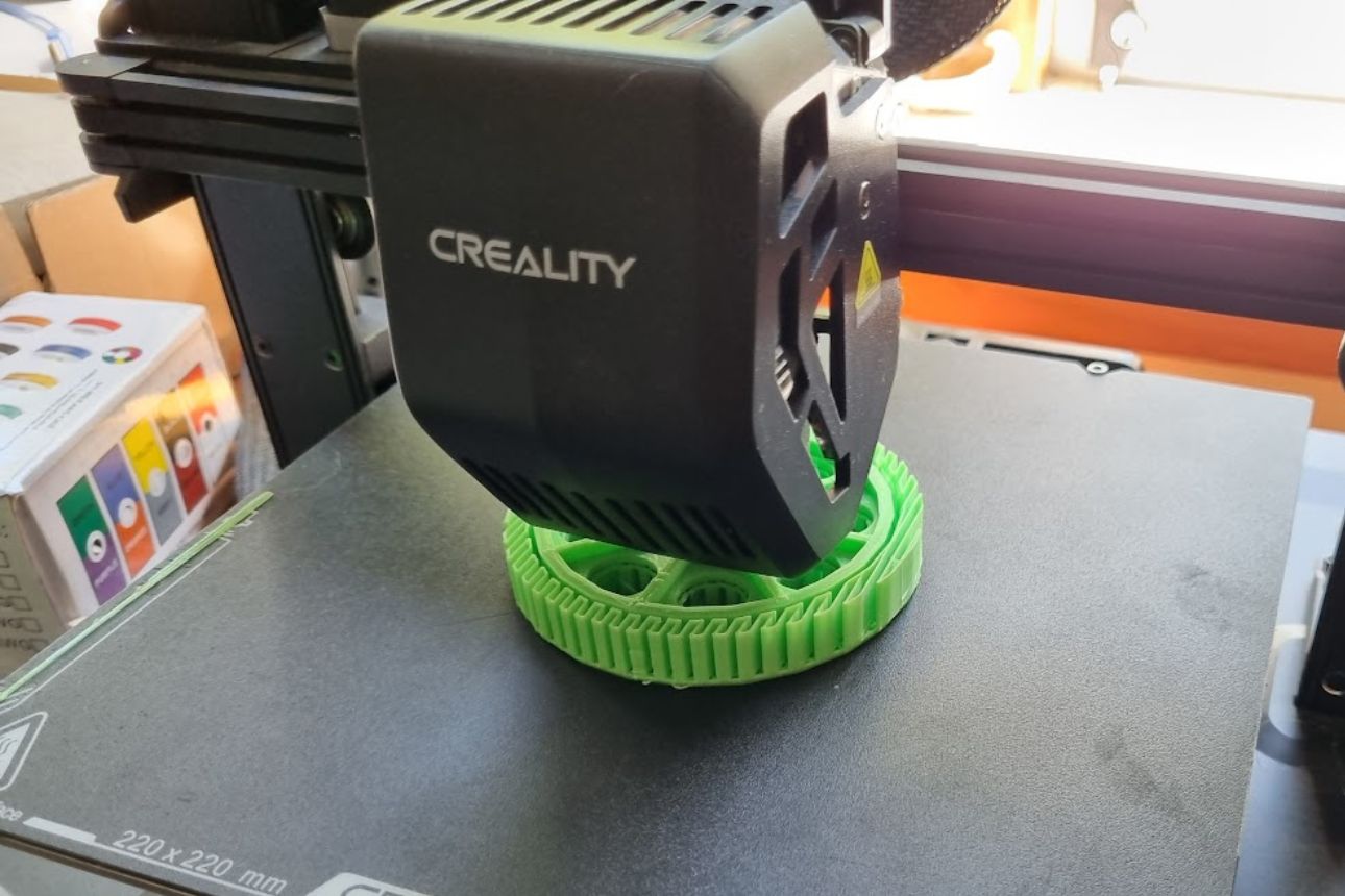 Suzy laundry trundler promo image