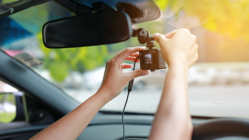 Dashcam mounted to wind screen