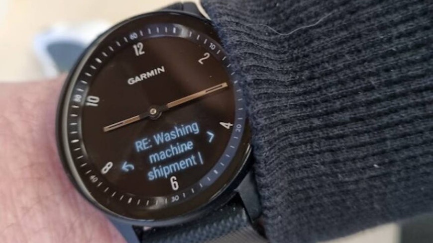 Image of Garmin smartwatch with a reminder on screen